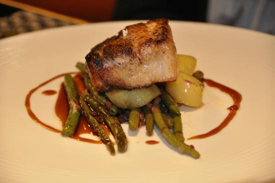 Victor Bar & Restaurant